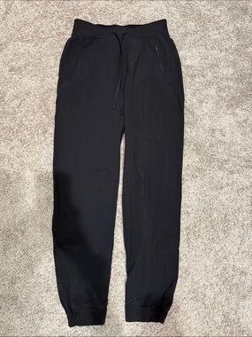 Lululemon License to Train Jogger size 6
